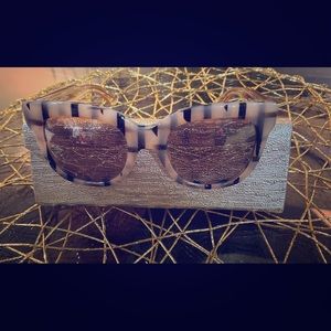 Sunglasses ***Gucci***